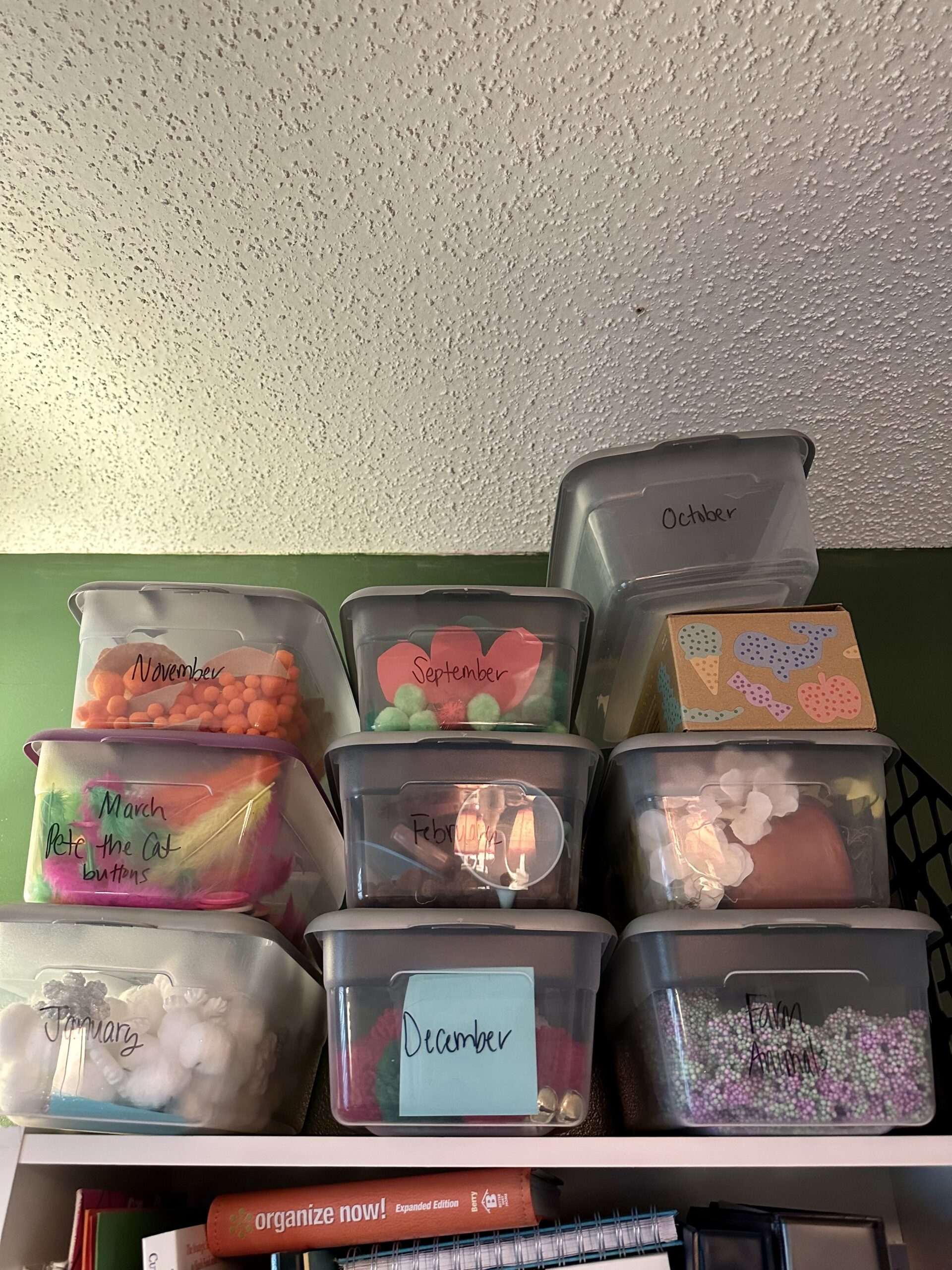 sensory bins for my daughter to play with while I work out